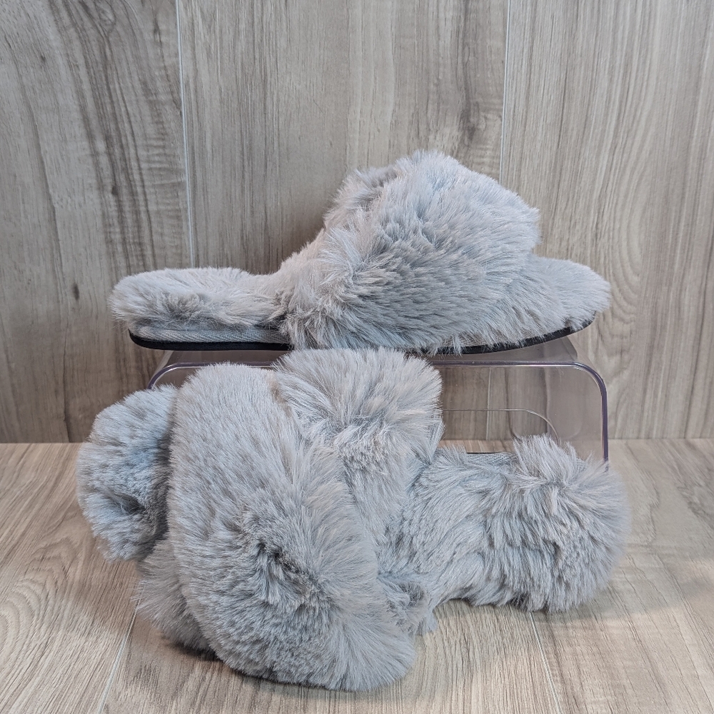Women's Faux Fur Slippers Criss Cross Gray Size Medium 7/8